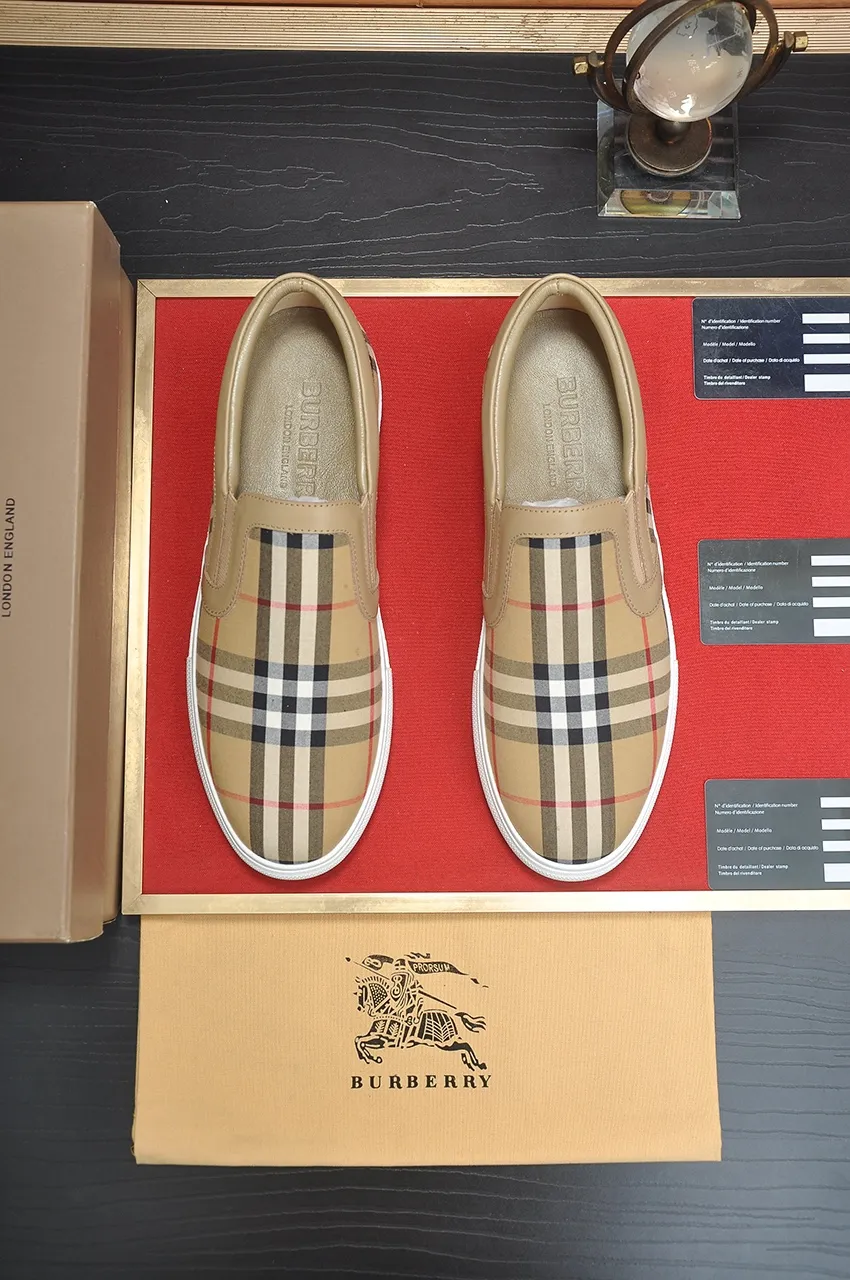 Men's shoes💰480💶[Burberry] (cowhide lining) classic low-top sneakers｜Imported cowhide with classic plaid fabric｜Cow leather lining｜Original outsole｜Fine workmanship and comfortable to wear Size: 38-44 (customized at 45)